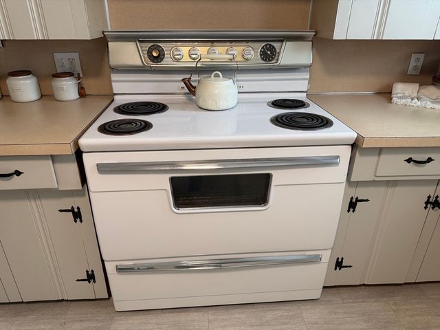 33 Highland St, Webster, MA 01570