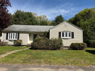 33 Highland St, Webster, MA 01570