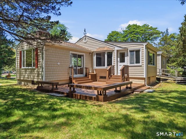 8 Roxbury Court, East Lyme, CT 06357
