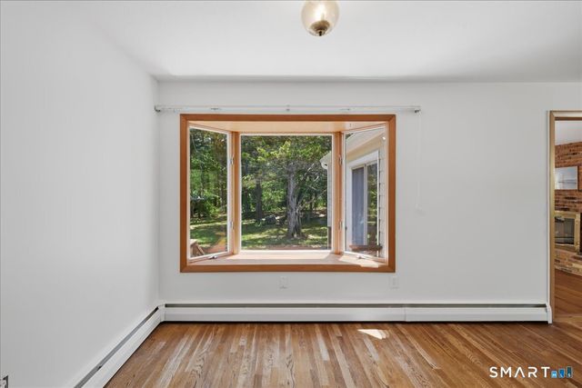 8 Roxbury Court, East Lyme, CT 06357