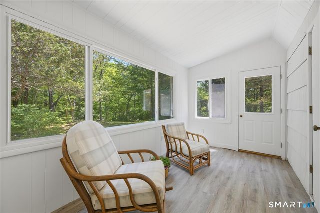 8 Roxbury Court, East Lyme, CT 06357