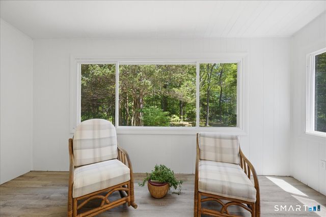 8 Roxbury Court, East Lyme, CT 06357