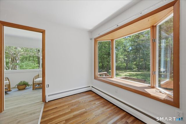 8 Roxbury Court, East Lyme, CT 06357