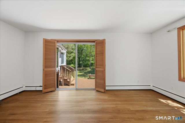 8 Roxbury Court, East Lyme, CT 06357