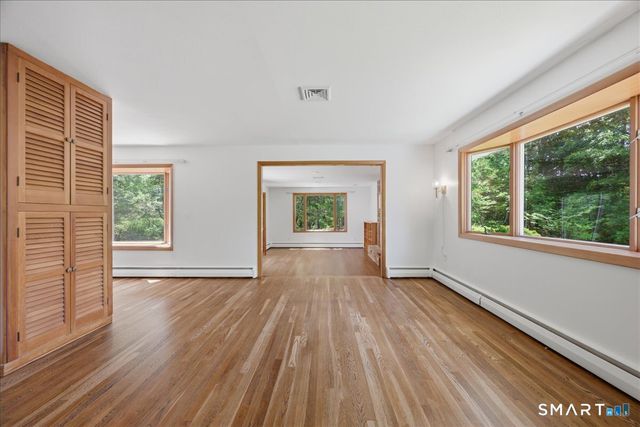 8 Roxbury Court, East Lyme, CT 06357