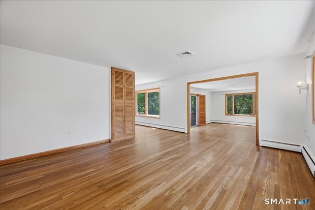 8 Roxbury Court, East Lyme, CT 06357