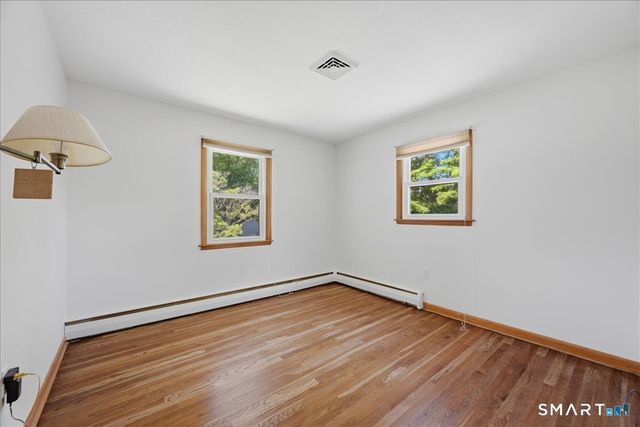 8 Roxbury Court, East Lyme, CT 06357
