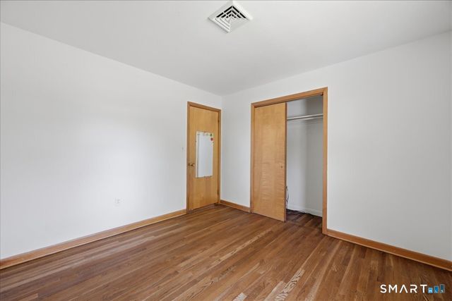 8 Roxbury Court, East Lyme, CT 06357