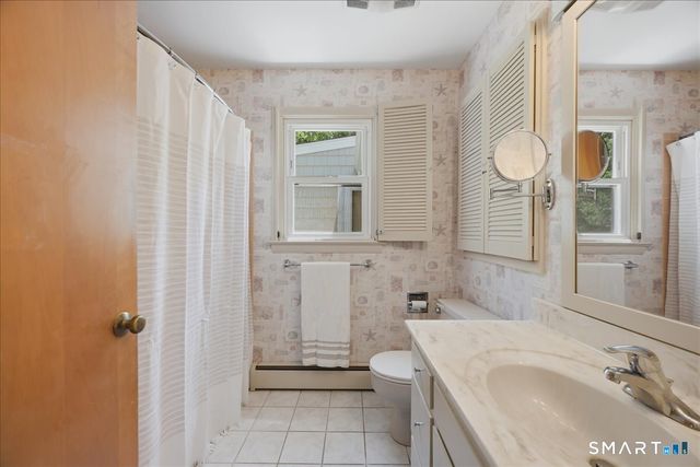 8 Roxbury Court, East Lyme, CT 06357
