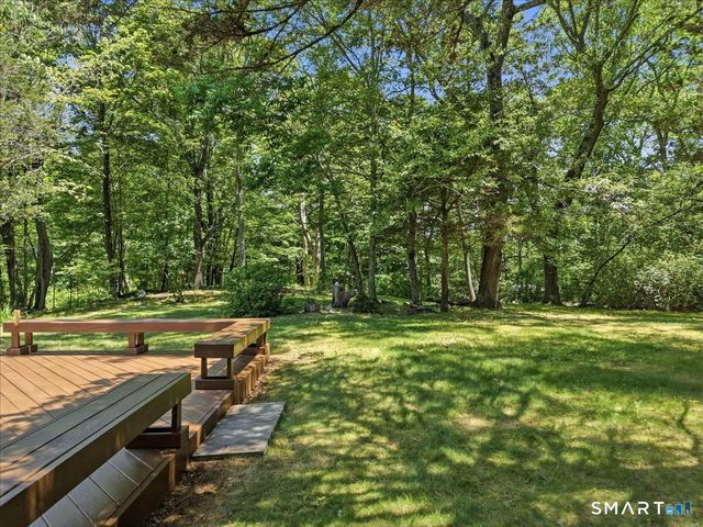 8 Roxbury Court, East Lyme, CT 06357
