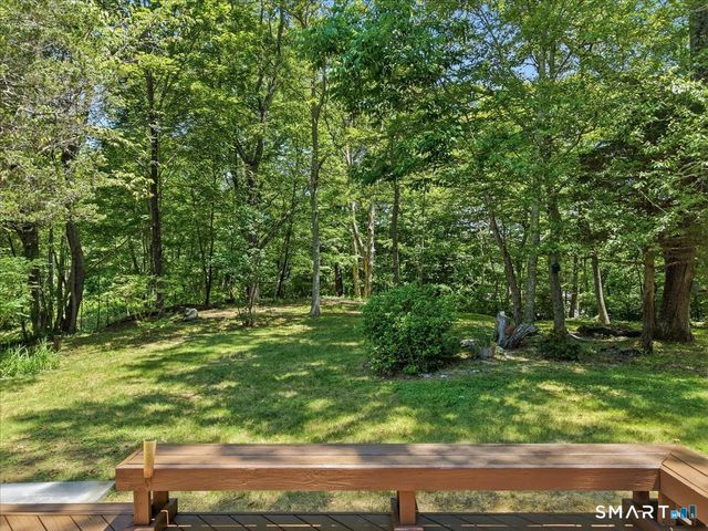 8 Roxbury Court, East Lyme, CT 06357