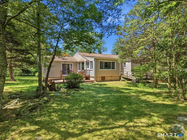 8 Roxbury Court, East Lyme, CT 06357
