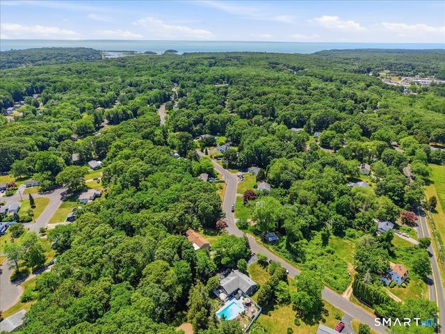 8 Roxbury Court, East Lyme, CT 06357