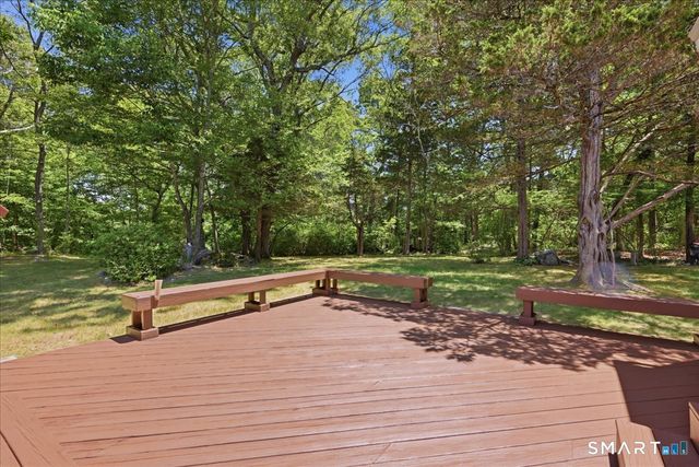 8 Roxbury Court, East Lyme, CT 06357