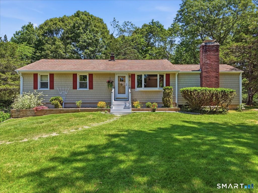 8 Roxbury Court, East Lyme, CT 06357