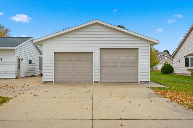 129 Meadowlark Lane SW, Melrose, MN 56352