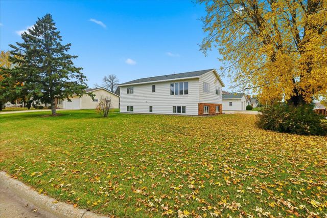 129 Meadowlark Lane SW, Melrose, MN 56352