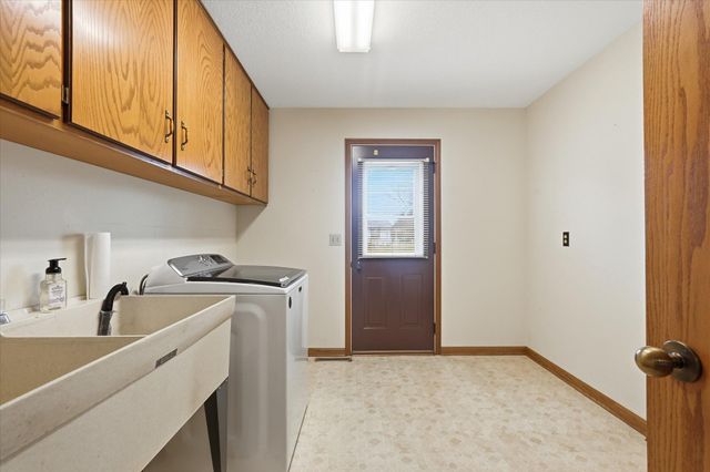 129 Meadowlark Lane SW, Melrose, MN 56352