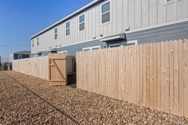 12811 Village Spun PLZ, Buda, TX 78610