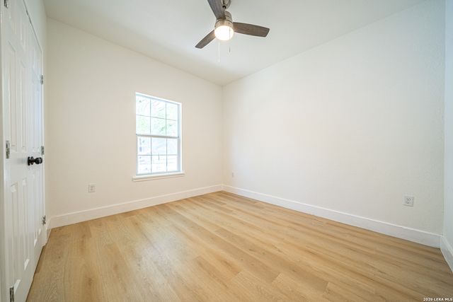 934 Sherman, San Antonio, TX 78202