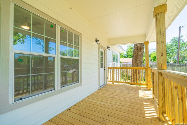 934 Sherman, San Antonio, TX 78202