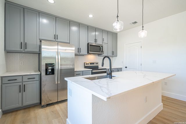 934 Sherman, San Antonio, TX 78202