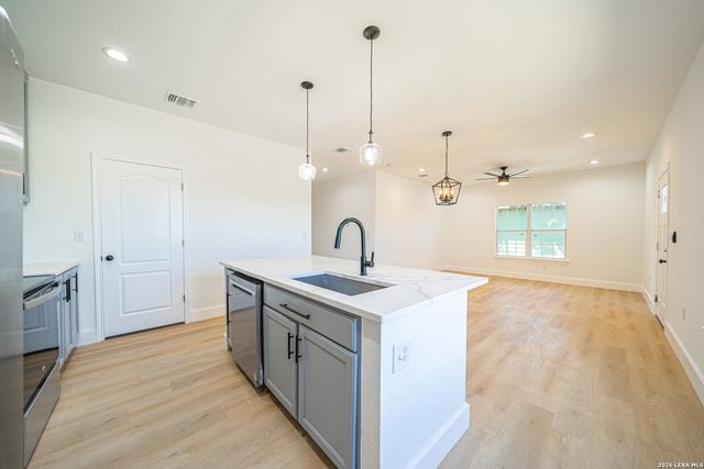 934 Sherman, San Antonio, TX 78202