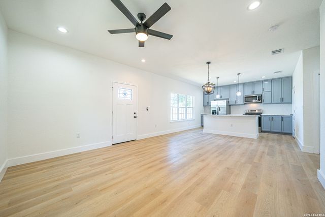 934 Sherman, San Antonio, TX 78202