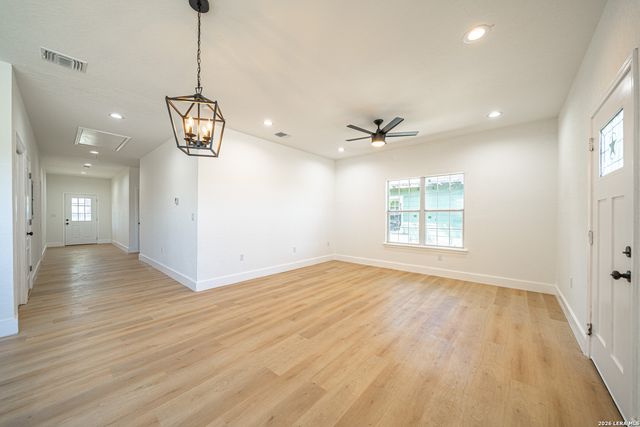 934 Sherman, San Antonio, TX 78202