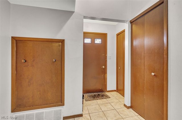 1689 Walnut Lane 5, Rocky River, OH 44116