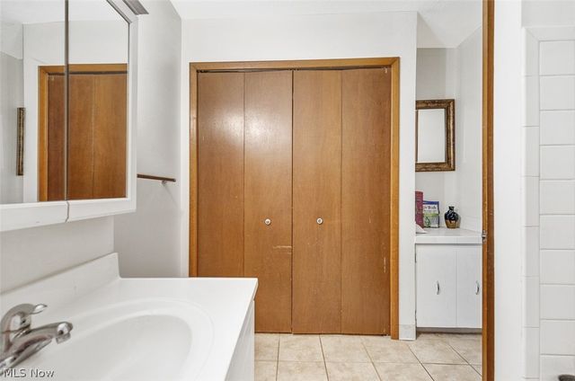 1689 Walnut Lane 5, Rocky River, OH 44116