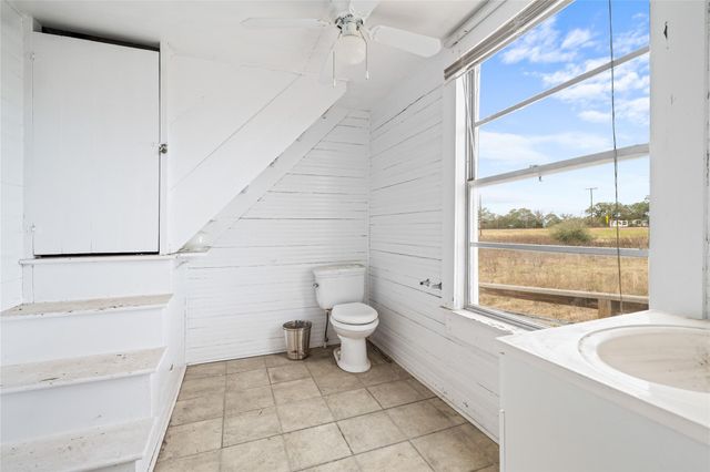 000 Third Street, Muldoon, TX 78949