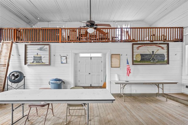 000 Third Street, Muldoon, TX 78949