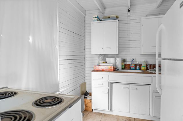 000 Third Street, Muldoon, TX 78949