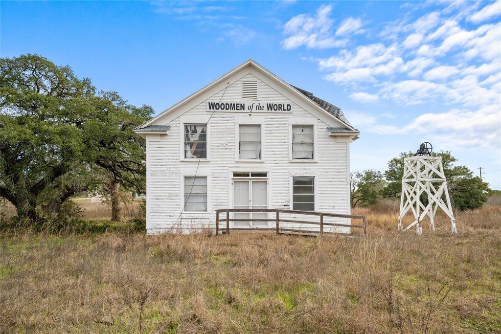 000 Third Street, Muldoon, TX 78949