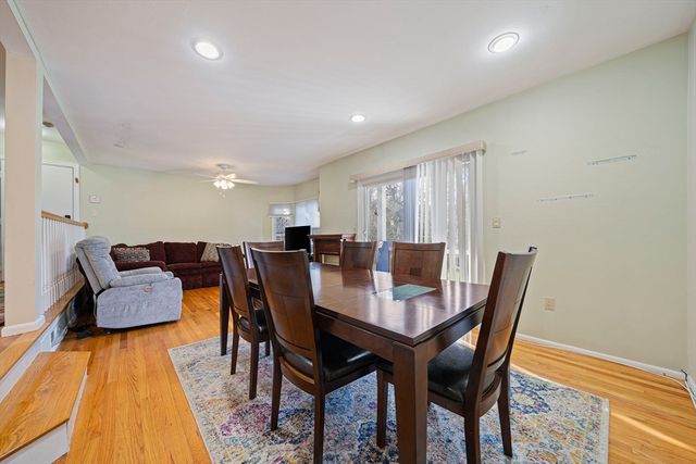 206 Tall Oaks Dr F, Weymouth, MA 02190