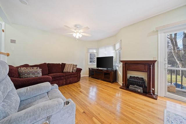 206 Tall Oaks Dr F, Weymouth, MA 02190