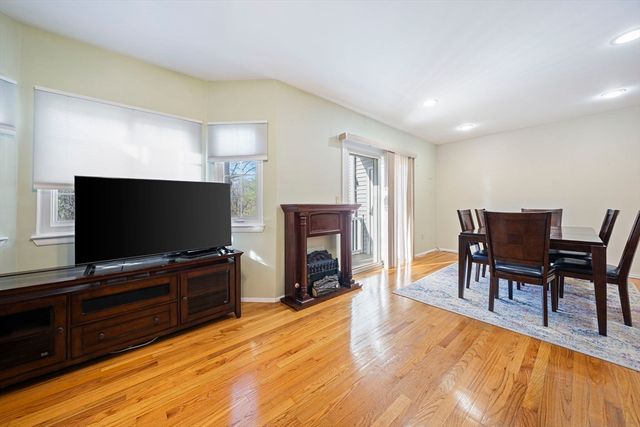 206 Tall Oaks Dr F, Weymouth, MA 02190