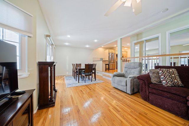 206 Tall Oaks Dr F, Weymouth, MA 02190