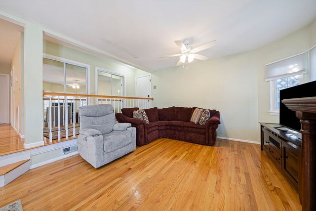 206 Tall Oaks Dr F, Weymouth, MA 02190