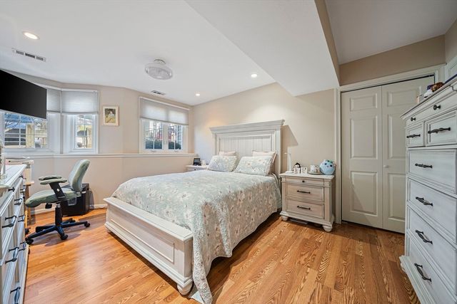 206 Tall Oaks Dr F, Weymouth, MA 02190