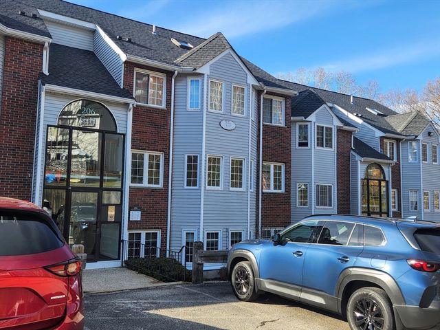 206 Tall Oaks Dr F, Weymouth, MA 02190