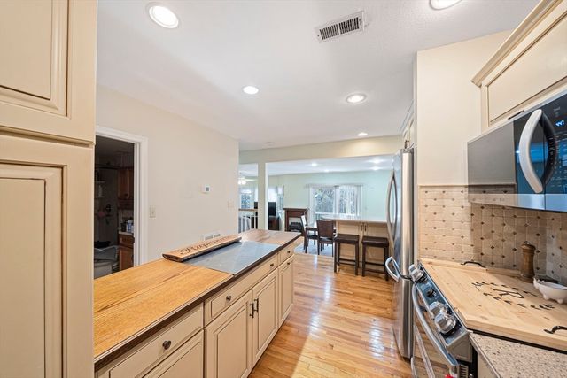 206 Tall Oaks Dr F, Weymouth, MA 02190
