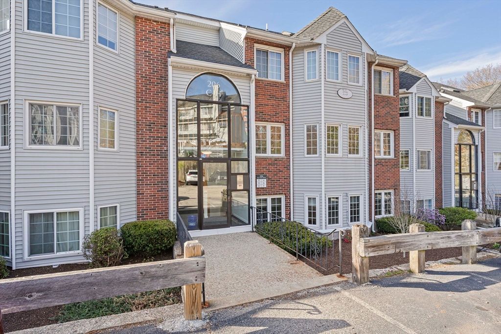 206 Tall Oaks Dr F, Weymouth, MA 02190