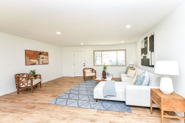 8073 Wallingwood Drive, Indianapolis, IN 46256