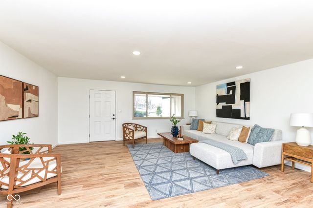 8073 Wallingwood Drive, Indianapolis, IN 46256