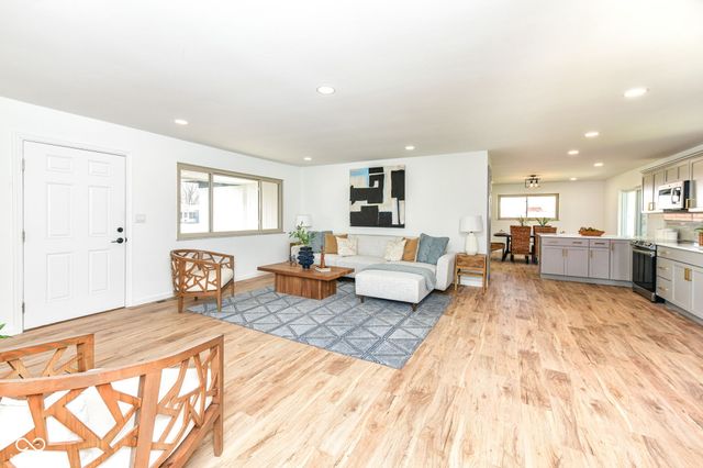 8073 Wallingwood Drive, Indianapolis, IN 46256