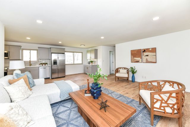 8073 Wallingwood Drive, Indianapolis, IN 46256