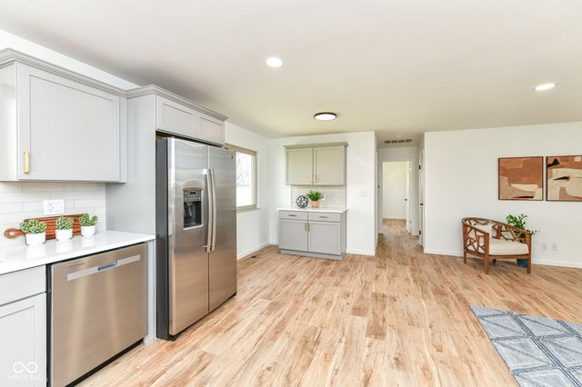 8073 Wallingwood Drive, Indianapolis, IN 46256