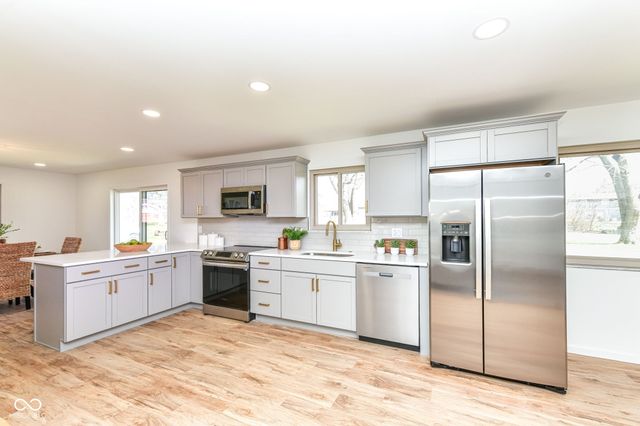 8073 Wallingwood Drive, Indianapolis, IN 46256